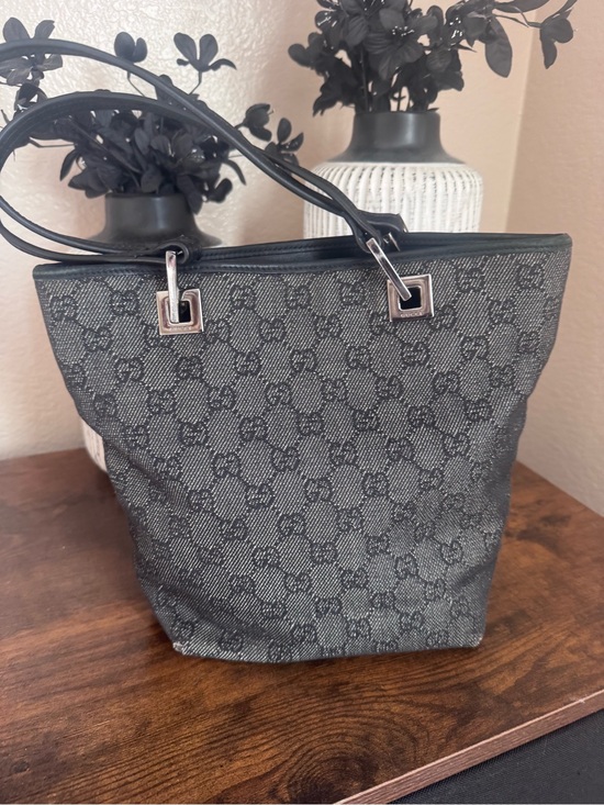 Gucci Handbags - Gucci 1990s quiet classic luxury vintage bucket handbag, Italy, Authentic 31244